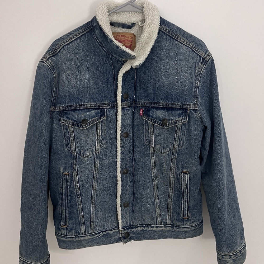Levi’s Denim Sherpa jacket - men’s sizing